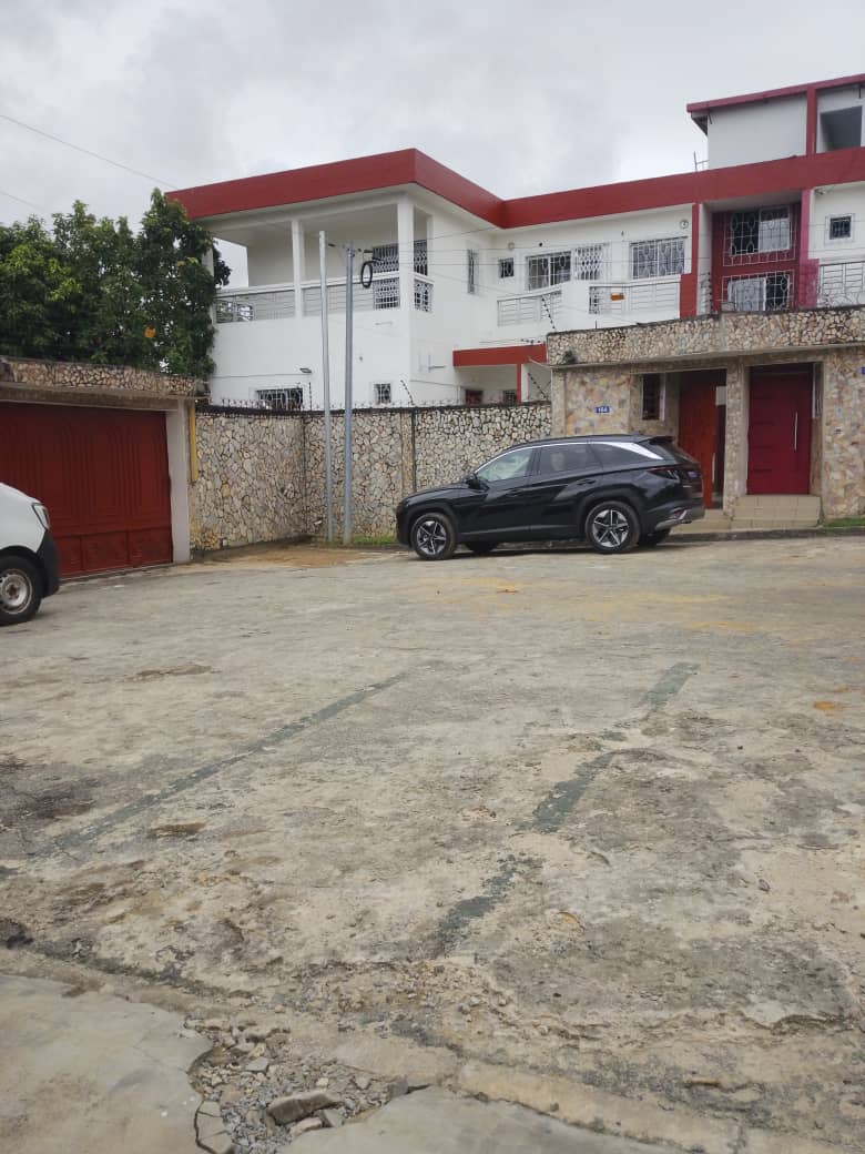 Angré 7 em tranche une villa duplex de 18pièces en location