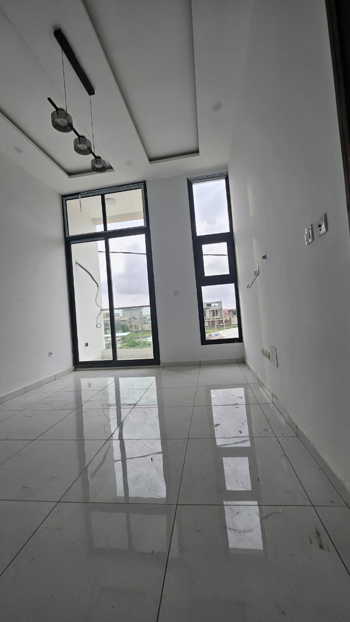 A VENDRE - DUPLEX DE 5 PIÈCES |ANGRE DJOROBITE 1��*