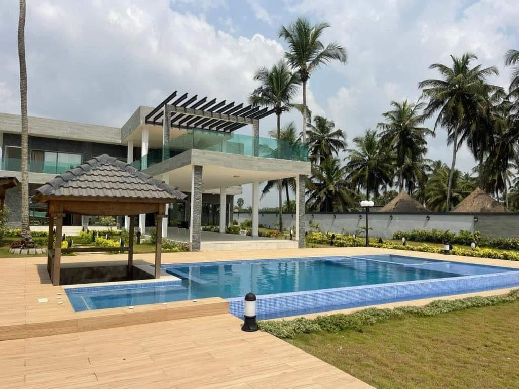 Duplex de 11 pièces à assinie