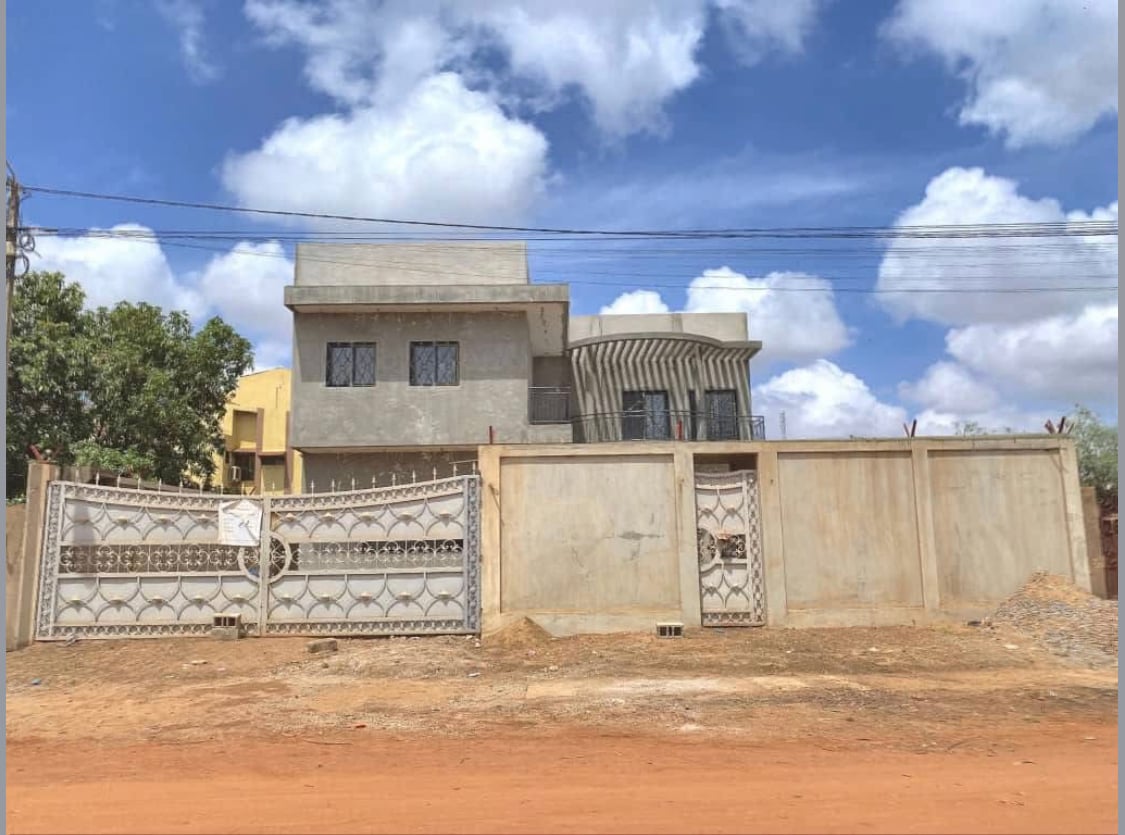 Villa r+1 en vente à Ouaga 2000 zone C