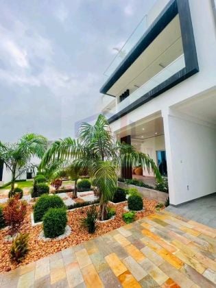 Furnished 5-room villa for rent with garden, Fidjrossè