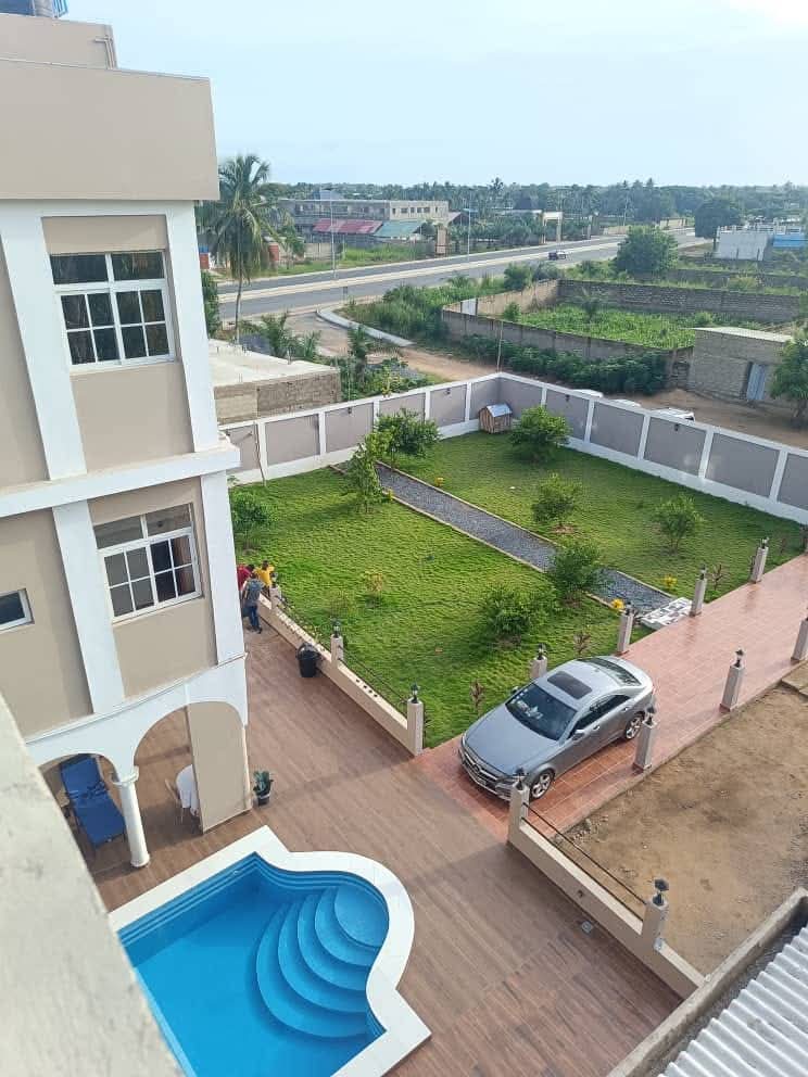 HÔTEL À VENDRE AU TOGO, Lomé, Avepozo (600 millions négociable)