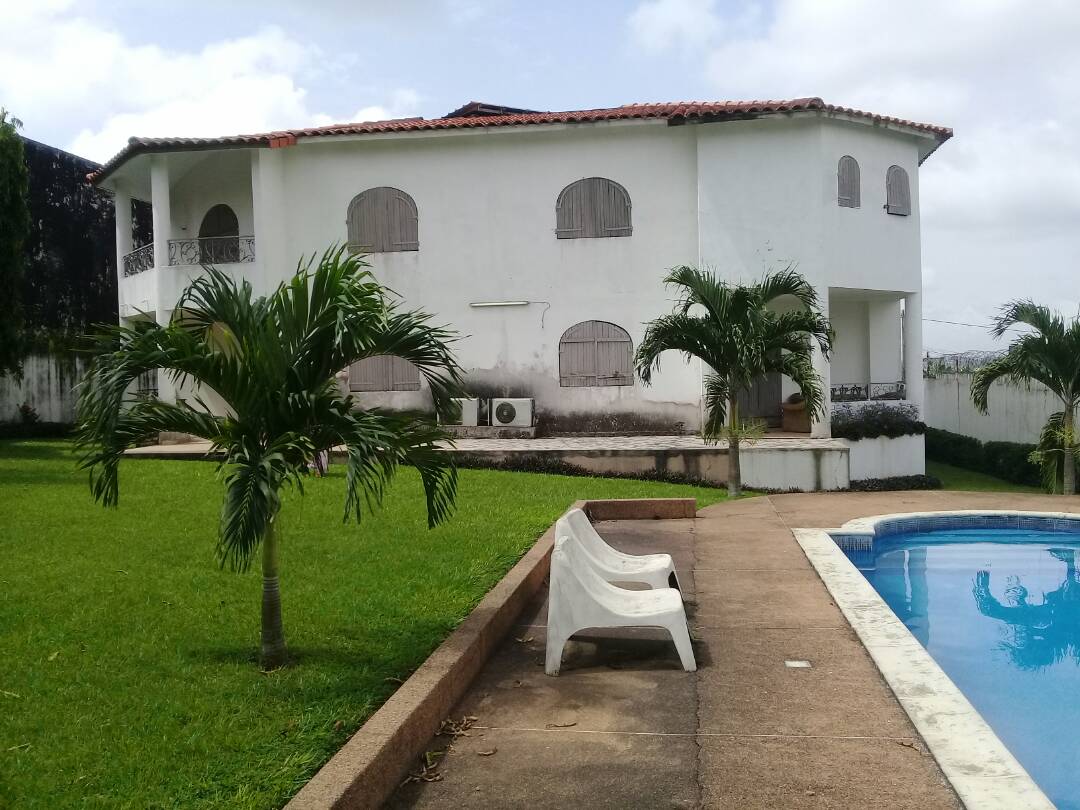 Maison de 12 pièces à vendre proche de la Y4