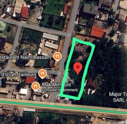 Bassam, roadside plot of land 3996 m2 near the city center