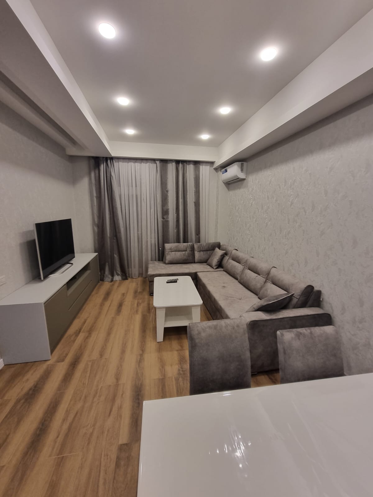 2 BDR close to Nizami metro (near Caspian Plaza)