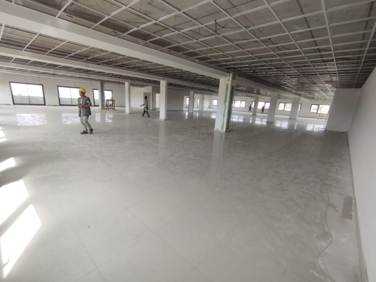 ALAROBIA ANOSIVAVAKA – NEW LUXURY BUILDING WITH PREMISES FROM 856.78M² TO 5550M² ON THE MAIN ROAD, 2 MINUTES FROM ANKORONDRANO