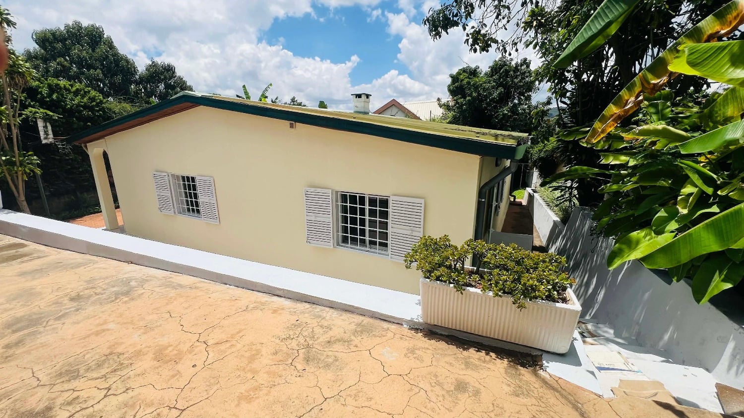Single-story villa for rent in Ambatobe