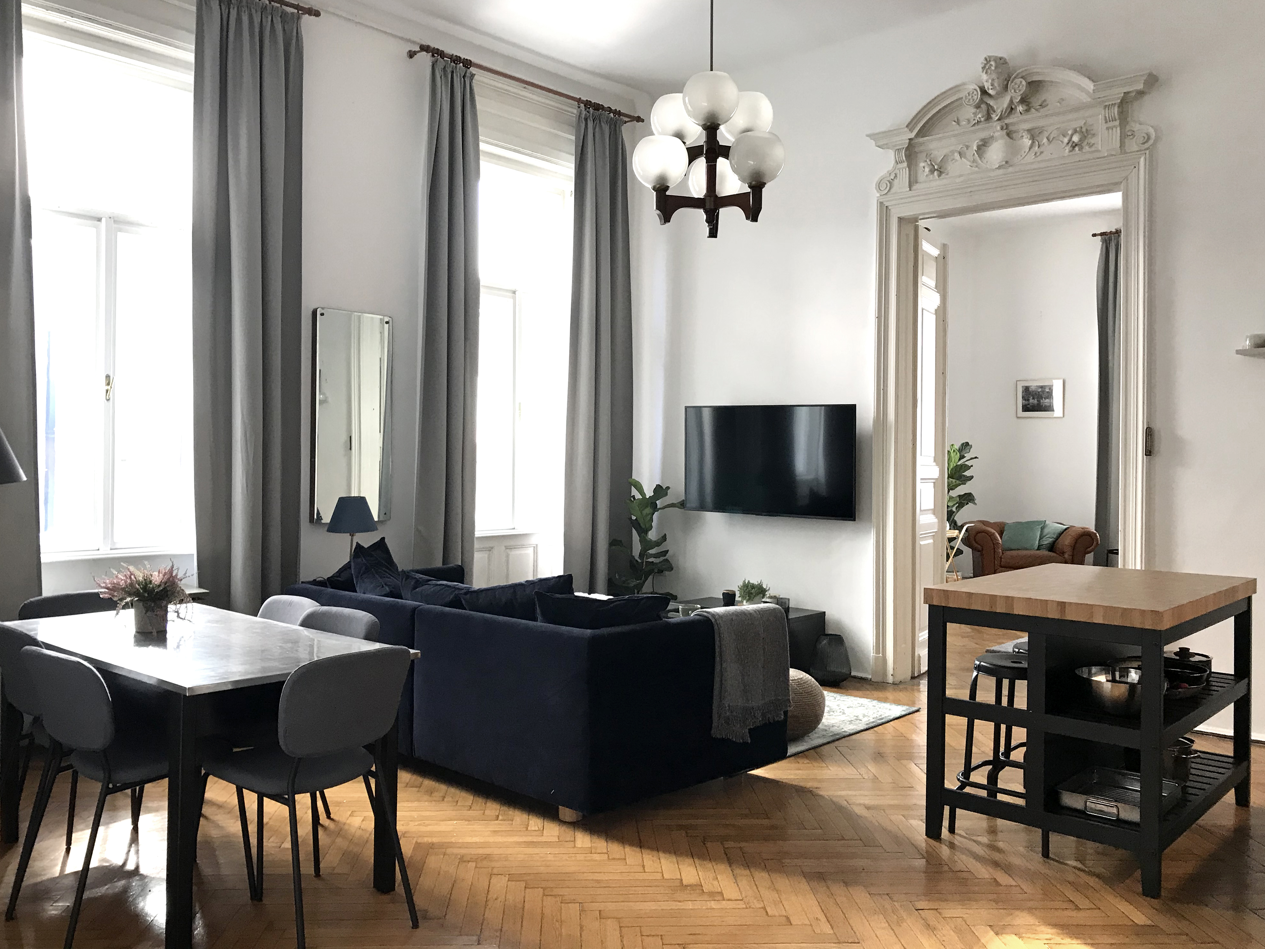  Appartamento completamente ristrutturato con 2 camere da letto e 2 bagni in affitto in via Rózsa