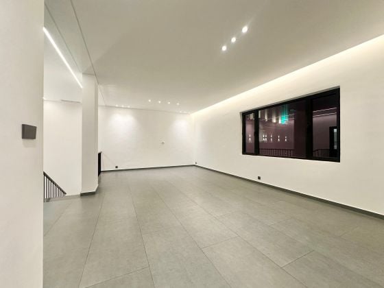 Five bedroom Duplex with private Garden for rent in Bayan