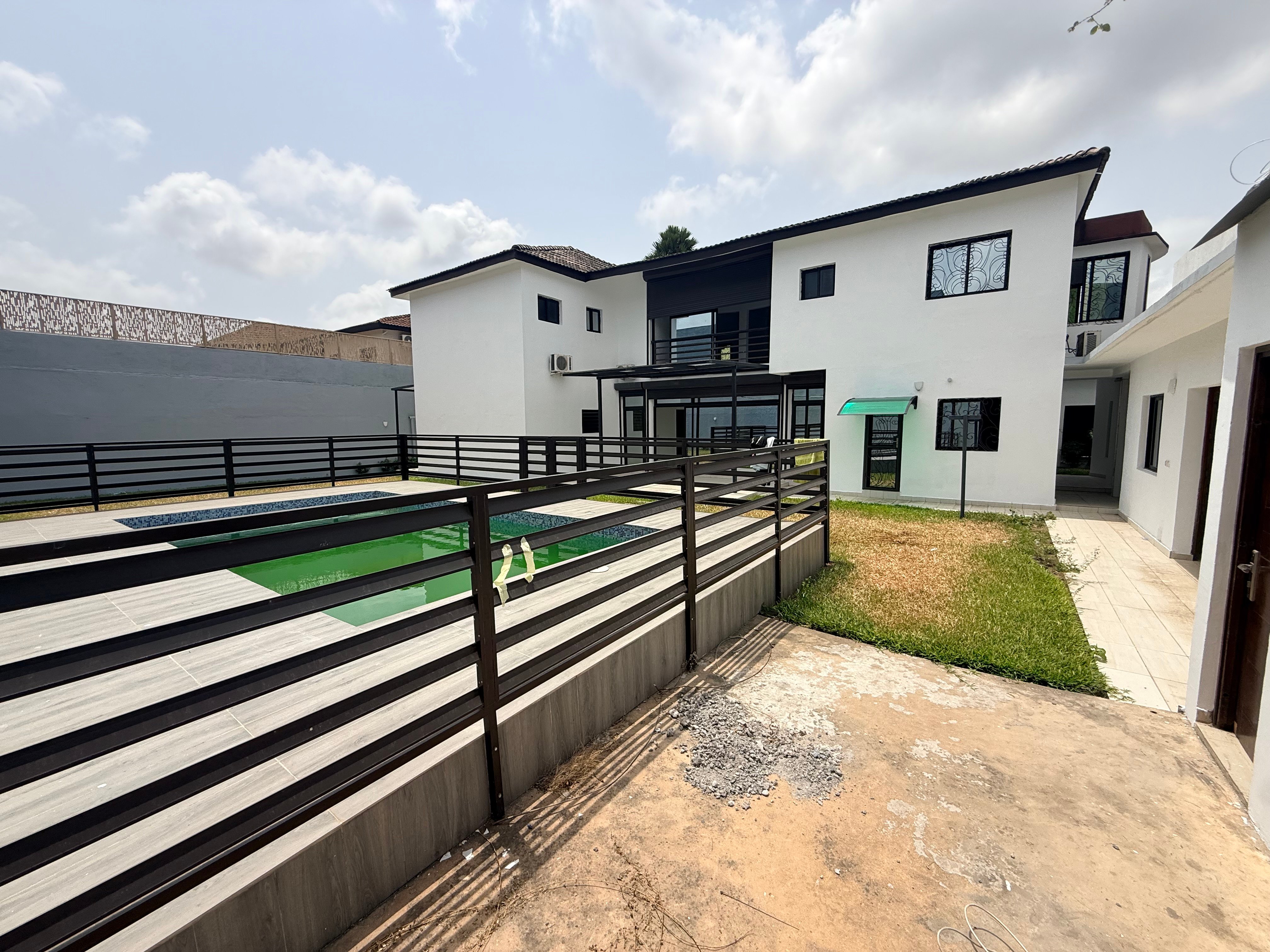 Riviera Golf 4, beautiful 6-room duplex villa with garden and swimming pool, available immediately 