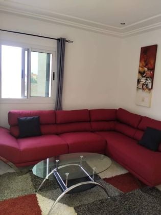Apartamento amueblado de lujo con 3 dormitorios y salón. 