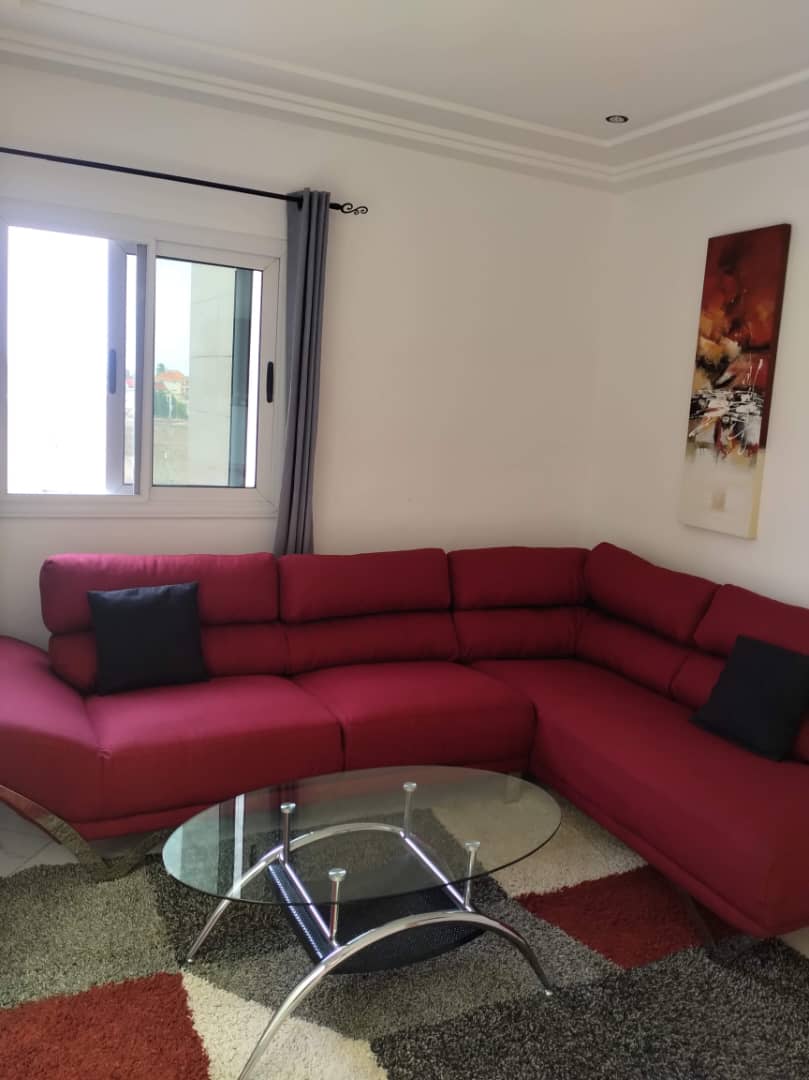 Apartamento amueblado de lujo con 3 dormitorios y salón. 
