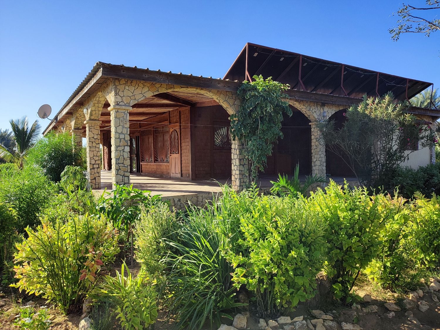 OPPORTUNITÉ : DOMAINE DE 2,6 HECTARES AVEC VILLA ET SALLE POLYVALENTE – ANKORONGA