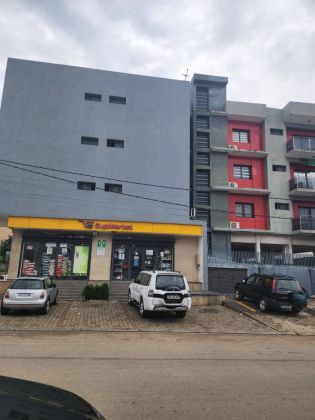 Building for sale in Abidjan Riviera Faya 