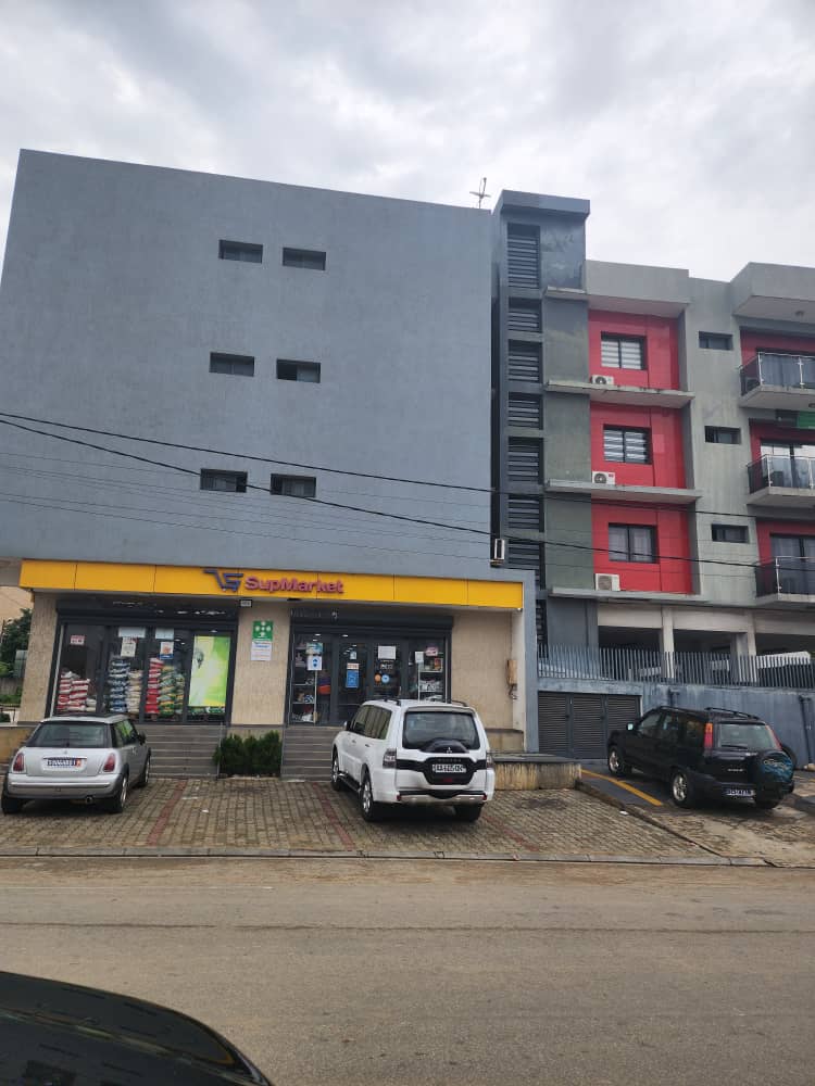 Building for sale in Abidjan Riviera Faya