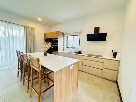 LUXURY LIVING IN A GATED COMMUNITY – DARUTY, PETIT RAFFRAY 