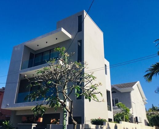 Exceptional Property in Blue Bay – Main House + 2 Rental Apartments