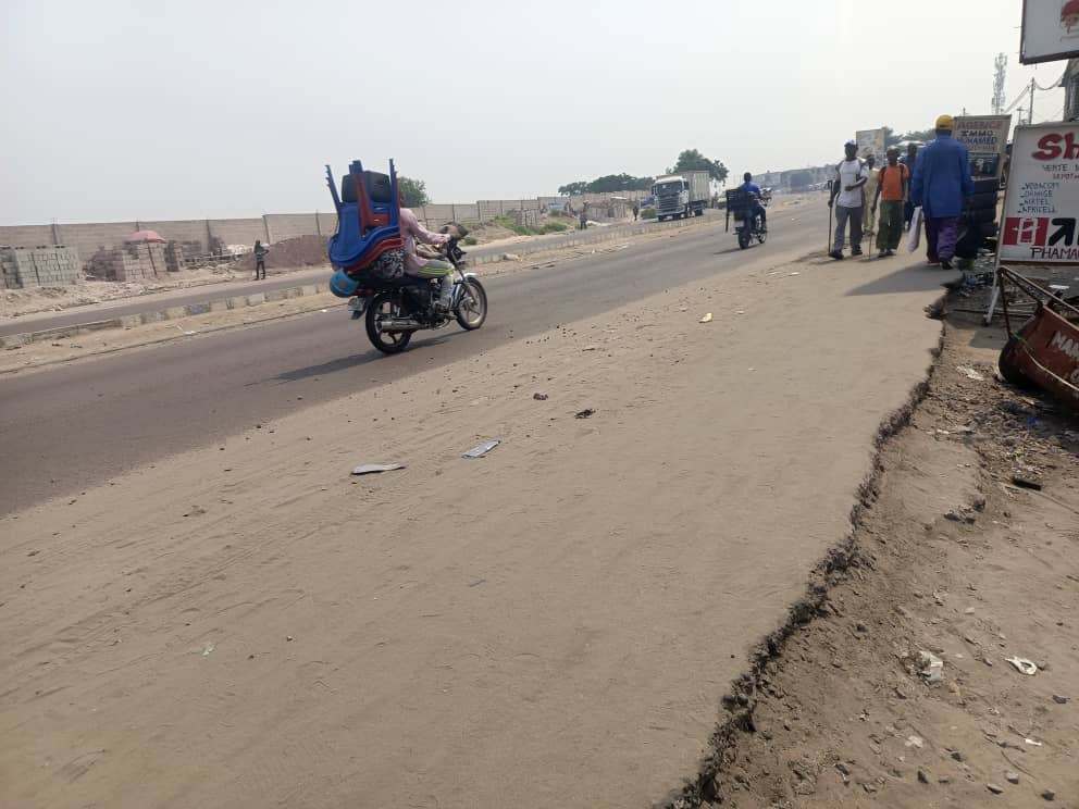 Terreno comercial en venta en Boulevard Lumumba, distrito de Terre Jaune