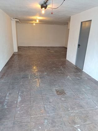 Casa a schiera con giardino privato, ampie terrazze, garage triplo e ...