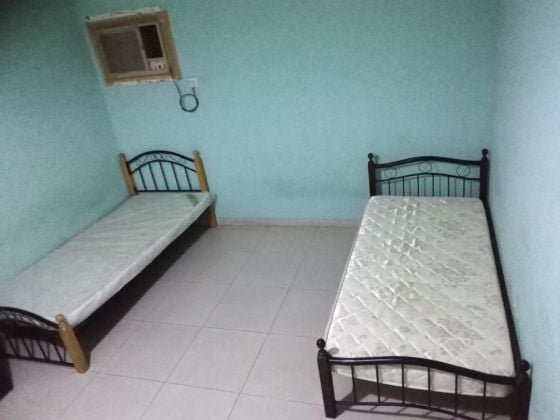 Full Room available is available for Indian Working couple / Ladies 