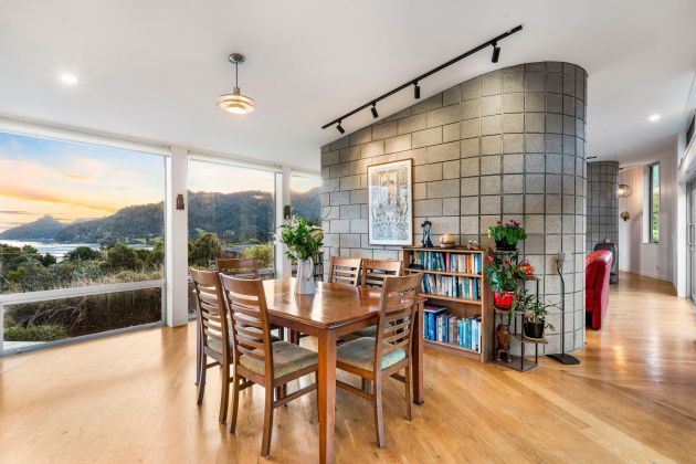 Eco house with an ocean view in New Zealand