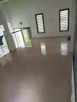 Villa duplex 7 pièces à louer à Bassam 