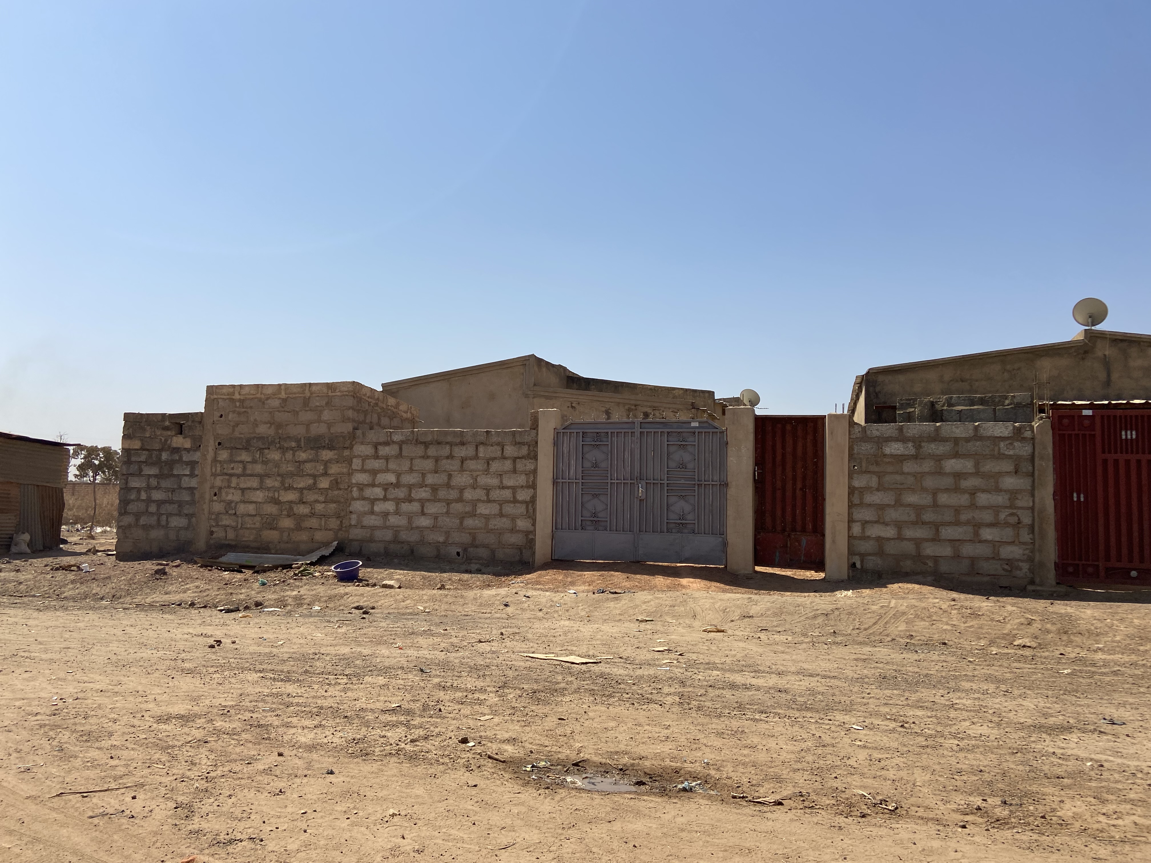 VILLA TYPE F3 INACHEVÉE EN VENTE À KOSSODO (POLESGHO). PERFECTOR IMMOBILIER