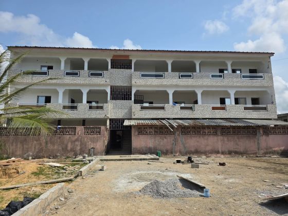 VENTE IMMEUBLE R+2 À BASSAM 