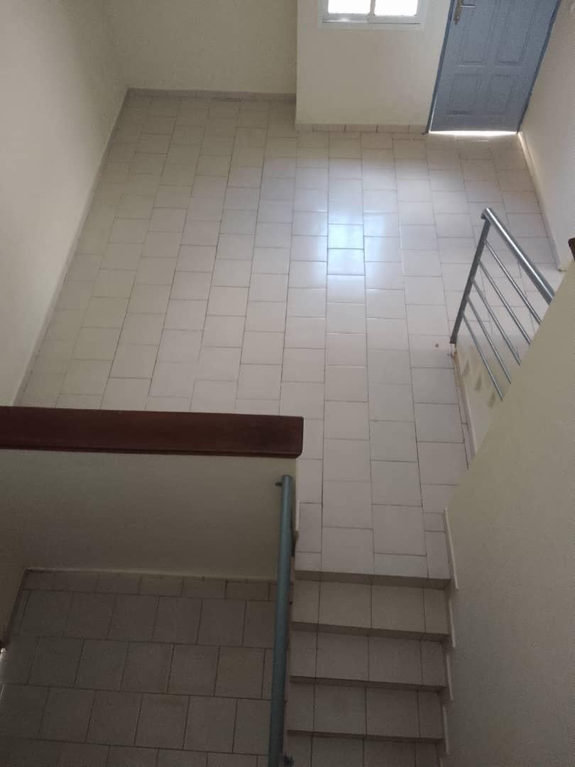 Villa à louer à  la cité Rosiers 1 bassam 