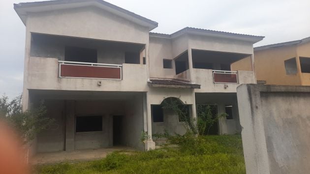 Villa sans finitions à vendre à la cité Rosiers 6 ...