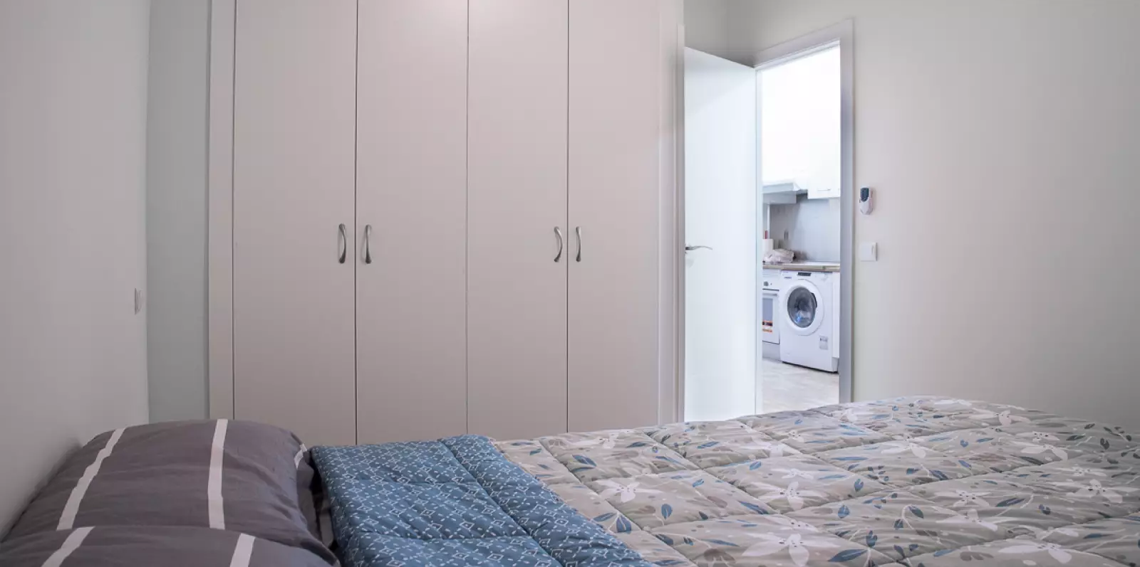 Furnished studio apartment (Lausanne train station)