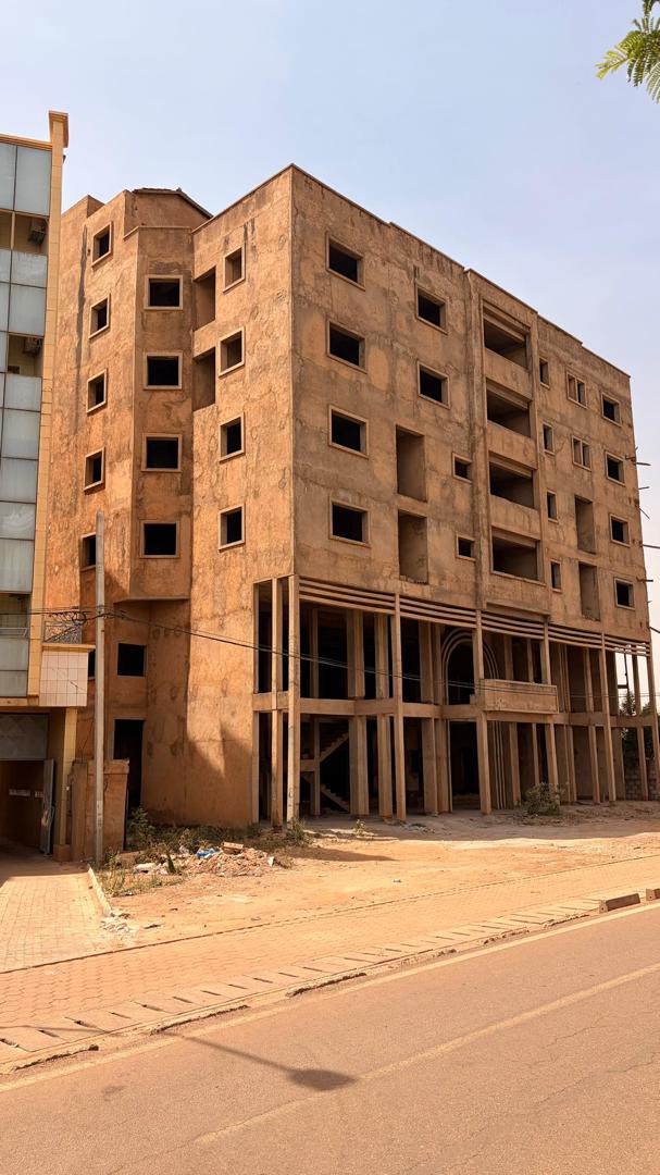 Immeuble inachevé r+5 en vente à Ouaga 2000