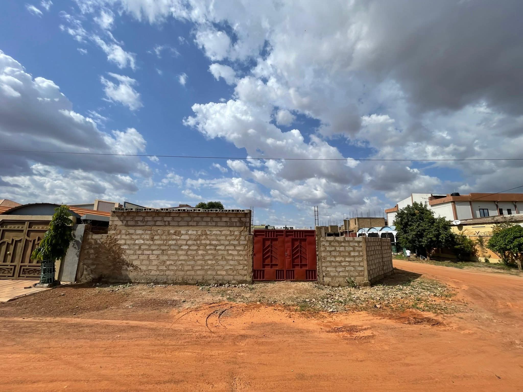 Parcelle de 427m2 pan coupé en vente à Ouaga2000 Extension vers SALITAS FC