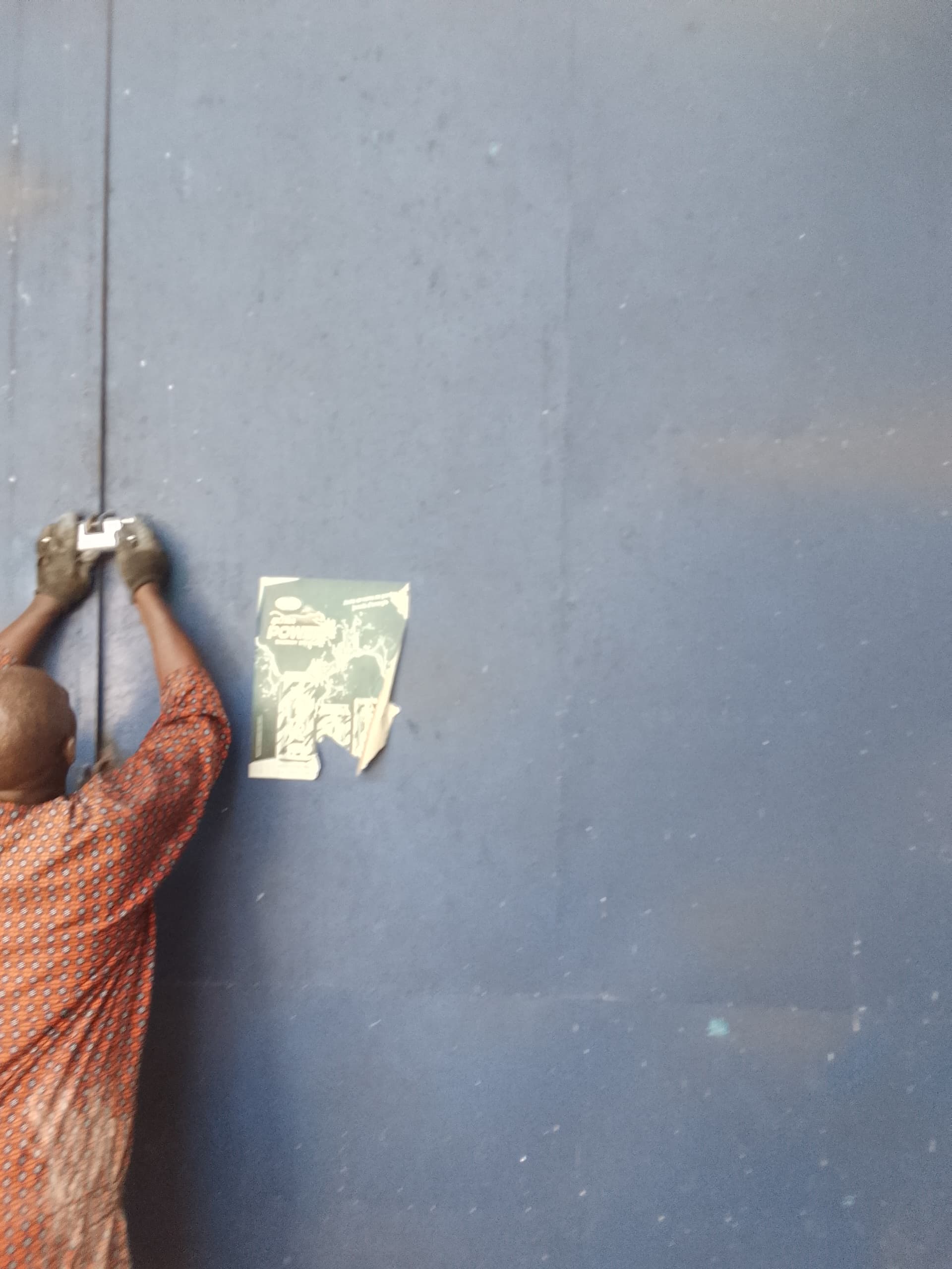 Location d'un petit Entrepôt a Yopougon Keneya