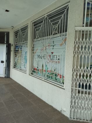 Location d'un magasin a la rue des jardins au Vallon 