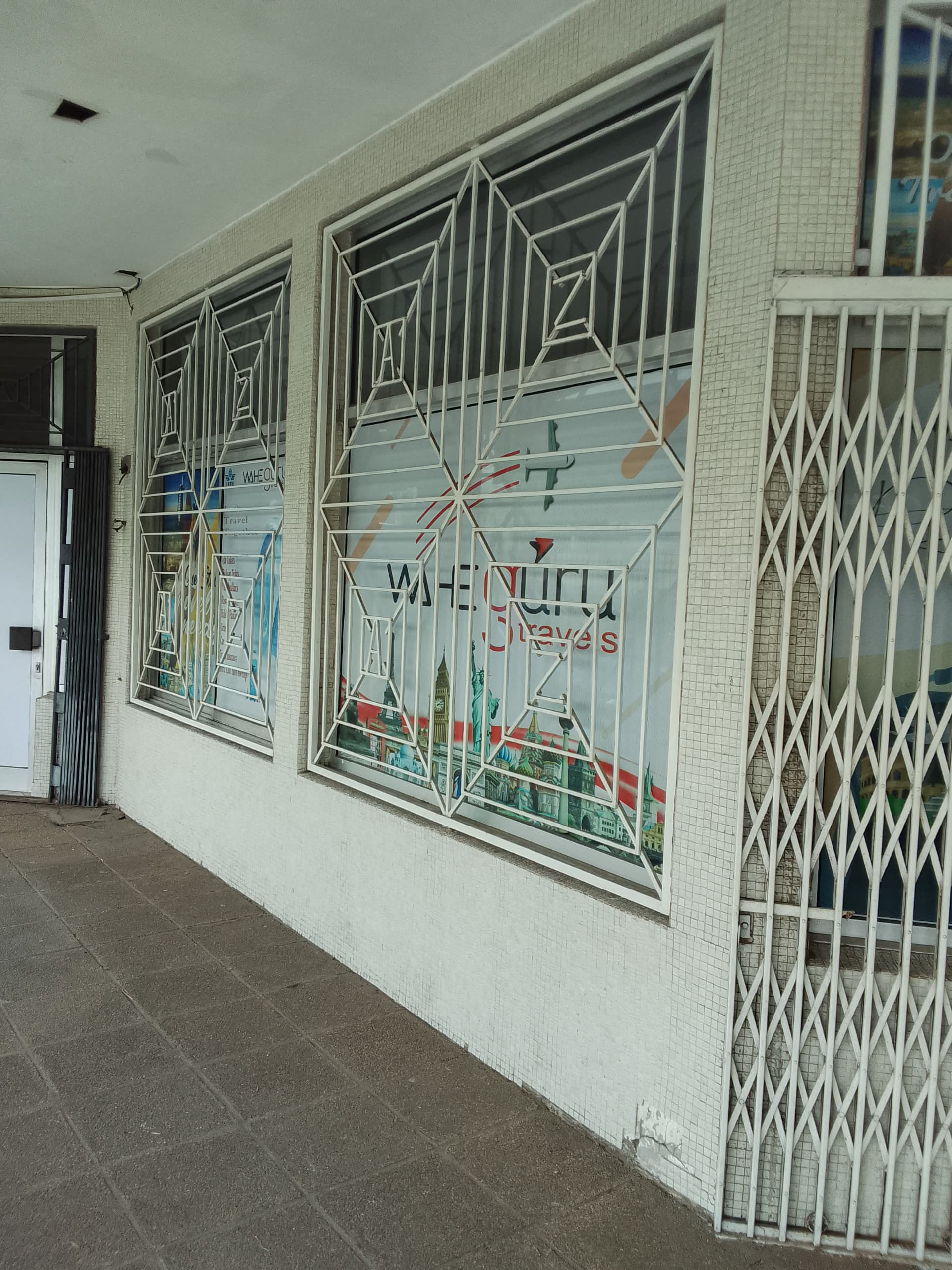 Location d'un magasin a la rue des jardins au Vallon 