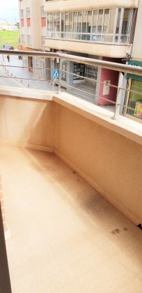 Amplio piso de 3 dormitorios y 2 baños en el centro del pueblo