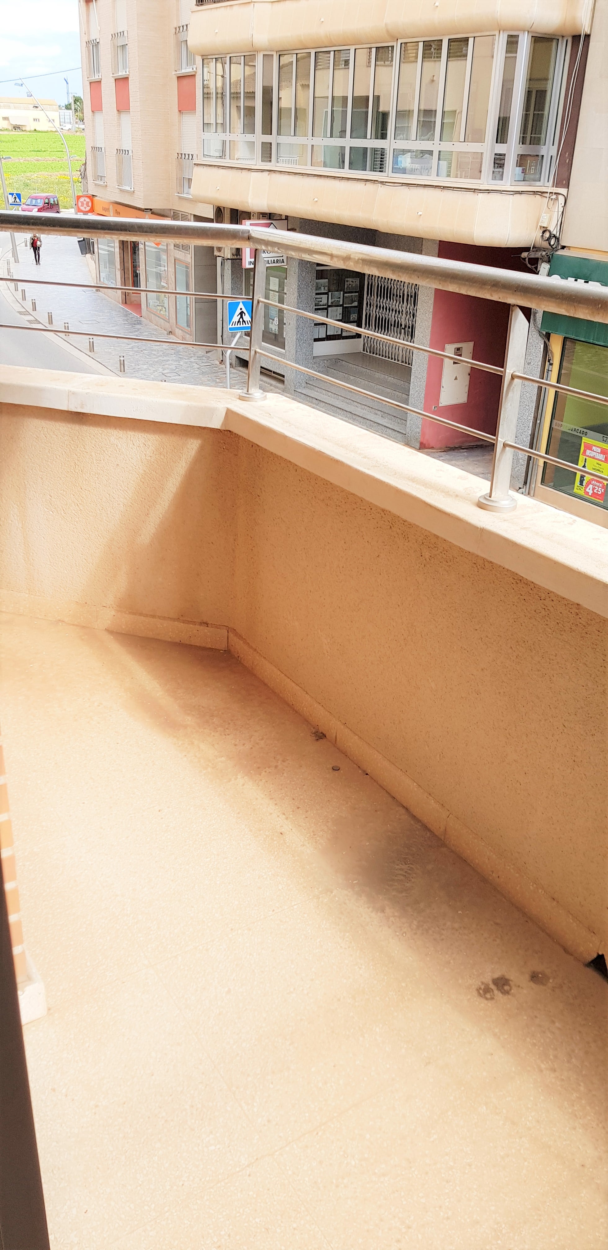 Spacious 3 bedroom, 2 bathroom apartment in the town centre