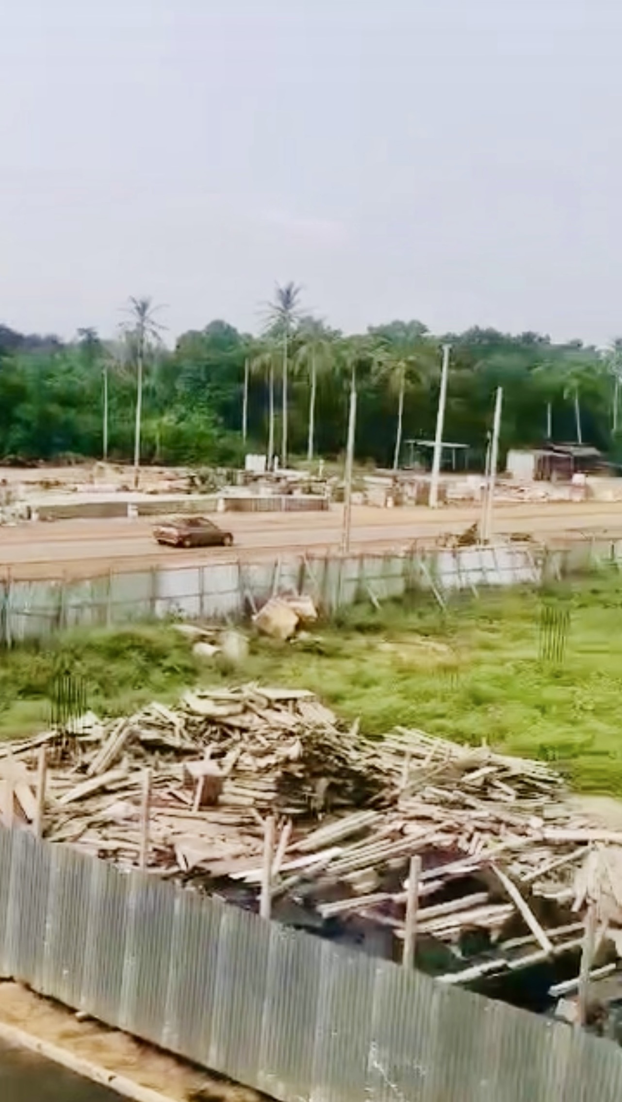 VENTE D'UN BEAU TERRAIN PLAT D'UNE SUPERFICIE DE 4HA 5901m2 À GRAND BASSAM POUR TOUT PROJET LUCRATIF