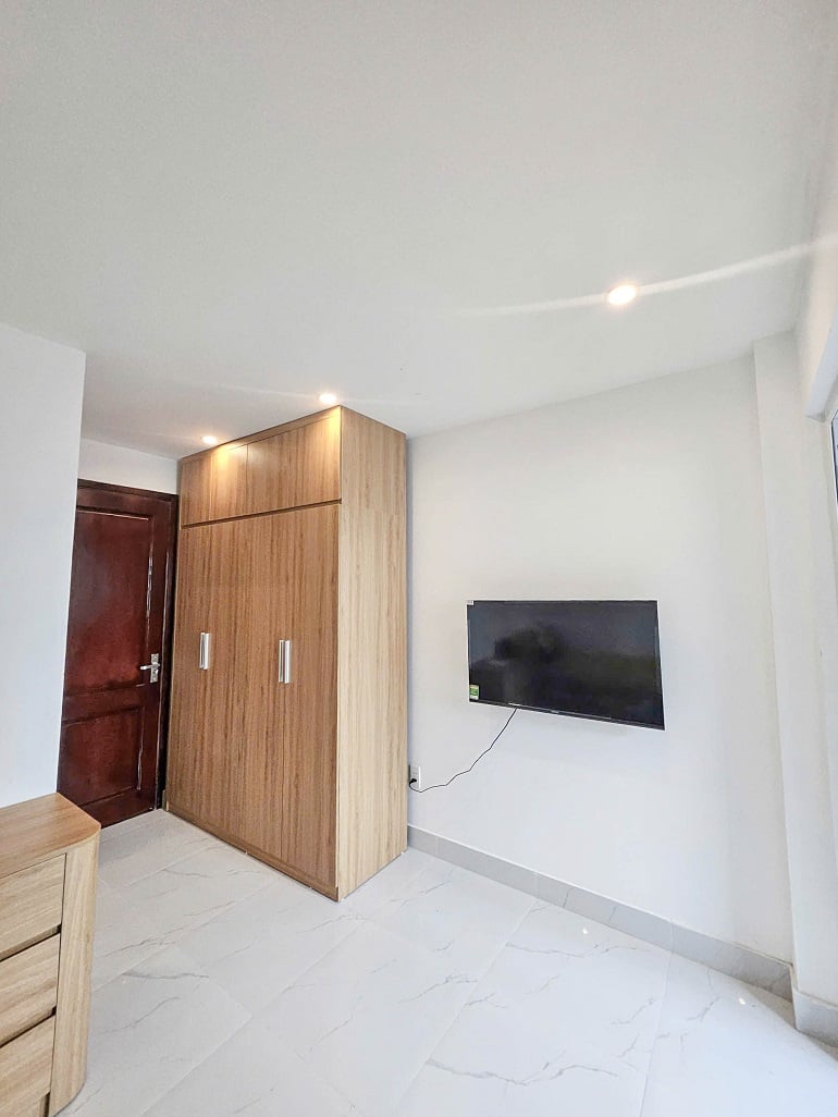 Nice studio apartment in Lac Long Quan street, Tay Ho district for rent
