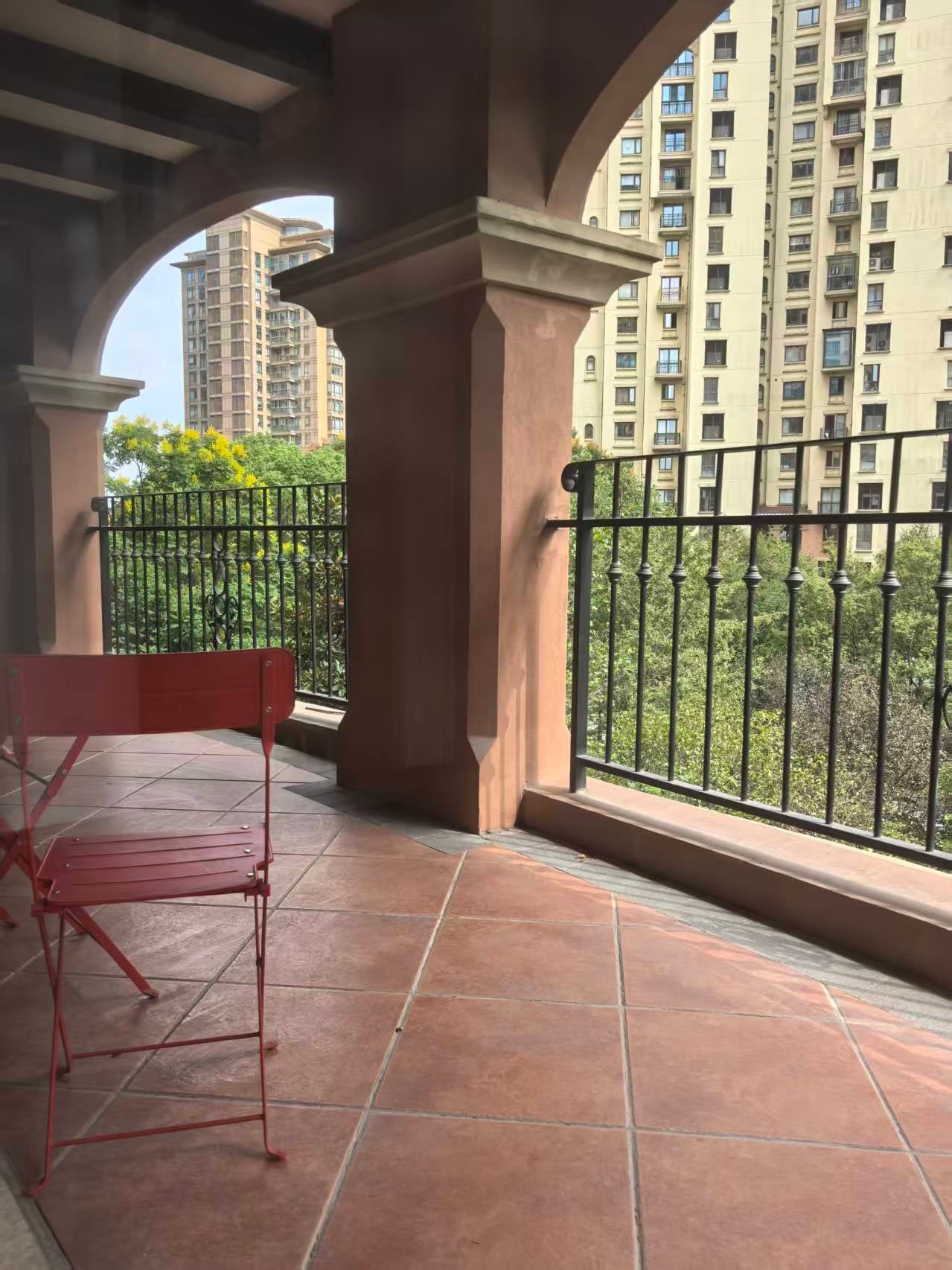 Big size apt with big open terrace next to Suzhou Center mall and Pets allowed