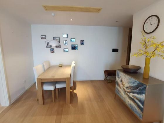 Simple and bright apt with 2 rooms at Xinghai square