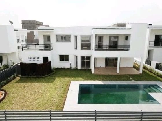 Vendesi: splendida villa duplex di lusso con 6 locali a Cocody Riviera ...