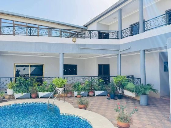 Belle villa duplex de 05 pièces + piscine Ouaga 2000 extension sud