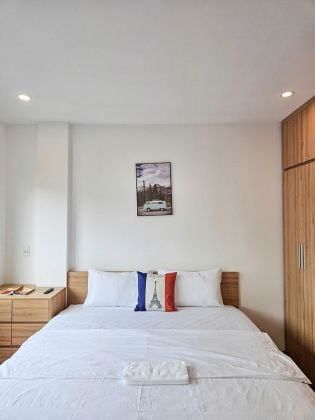 Nice studio apartment in Lac Long Quan street, Tay Ho district for rent