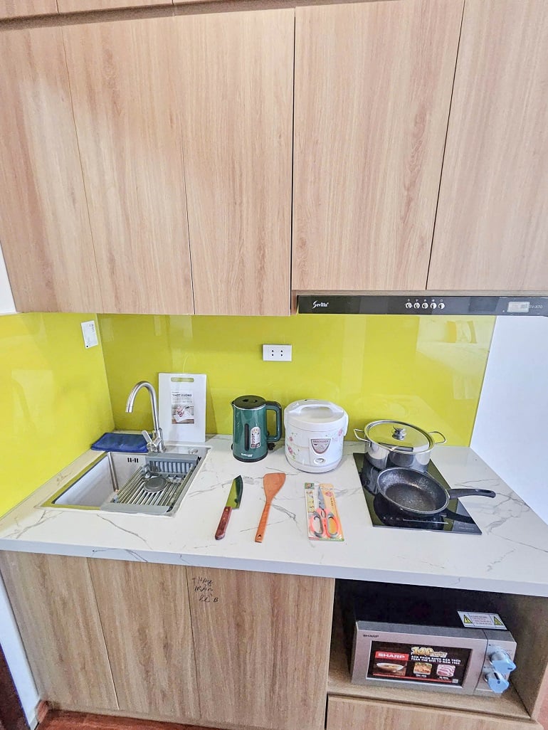 Nice studio apartment in Lac Long Quan street, Tay Ho district for rent