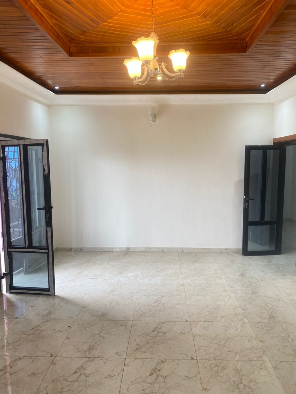 APPARTEMENT DE TROIS CHAMBRES A LOUER A YASSA