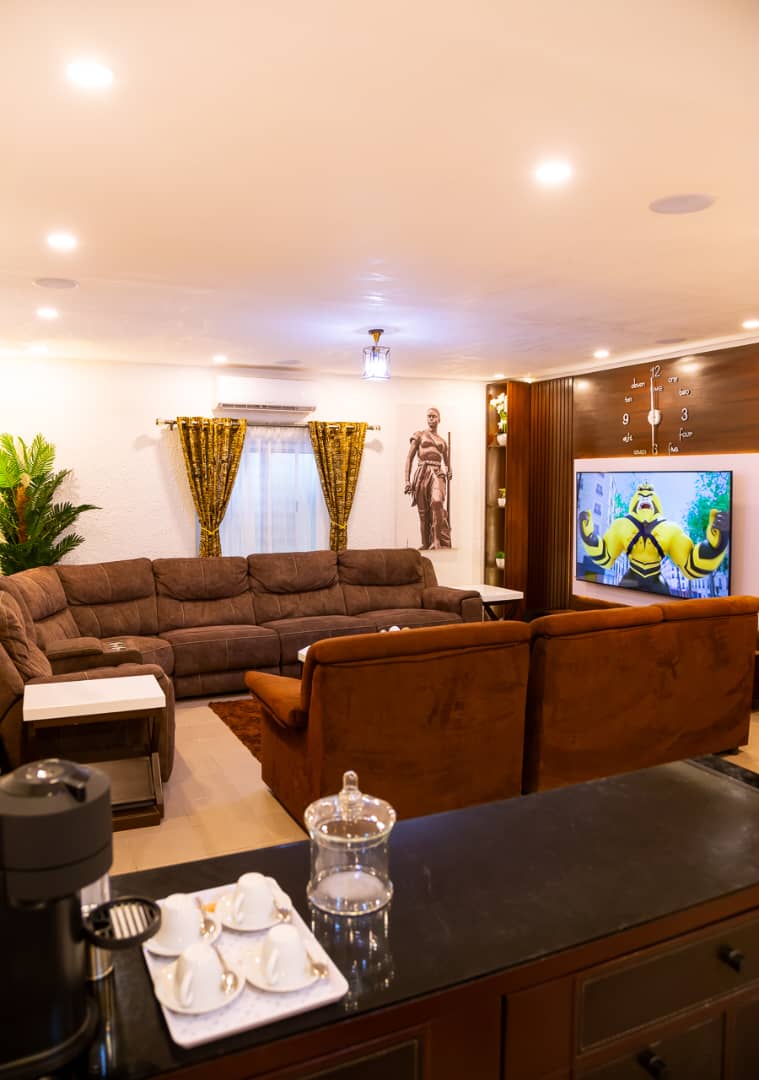 Furnished 5-room villa for rent, Fidjrossè - Cotonou 