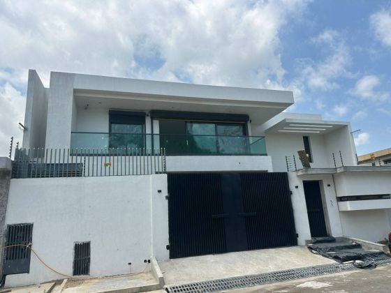 Sale of a 5-room duplex villa in Cocody Riviera 3