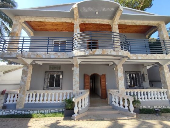 Maison F6 spacieuse et rénovée à louer à ...